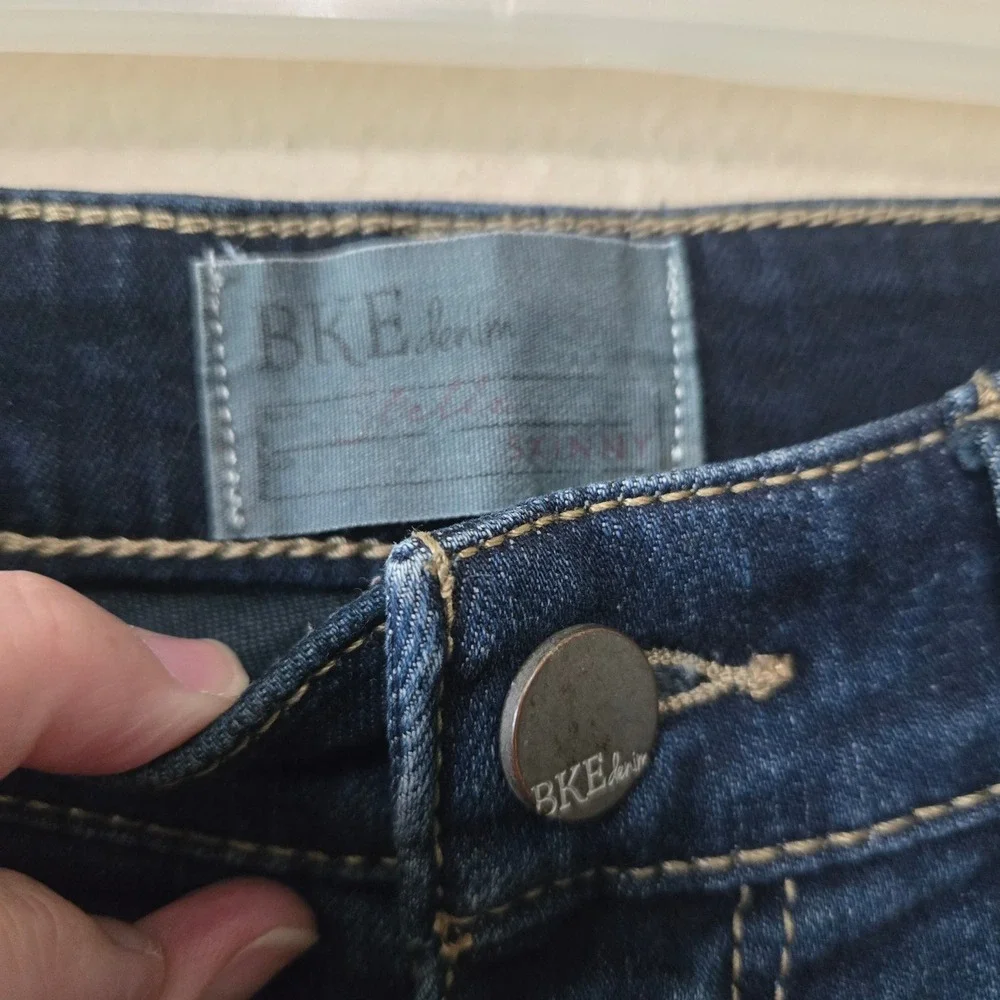 BKE Stella Skinny Jeans Dark Wash Raw Hem Frayed Denim 26R Womens 26 x 31.5
